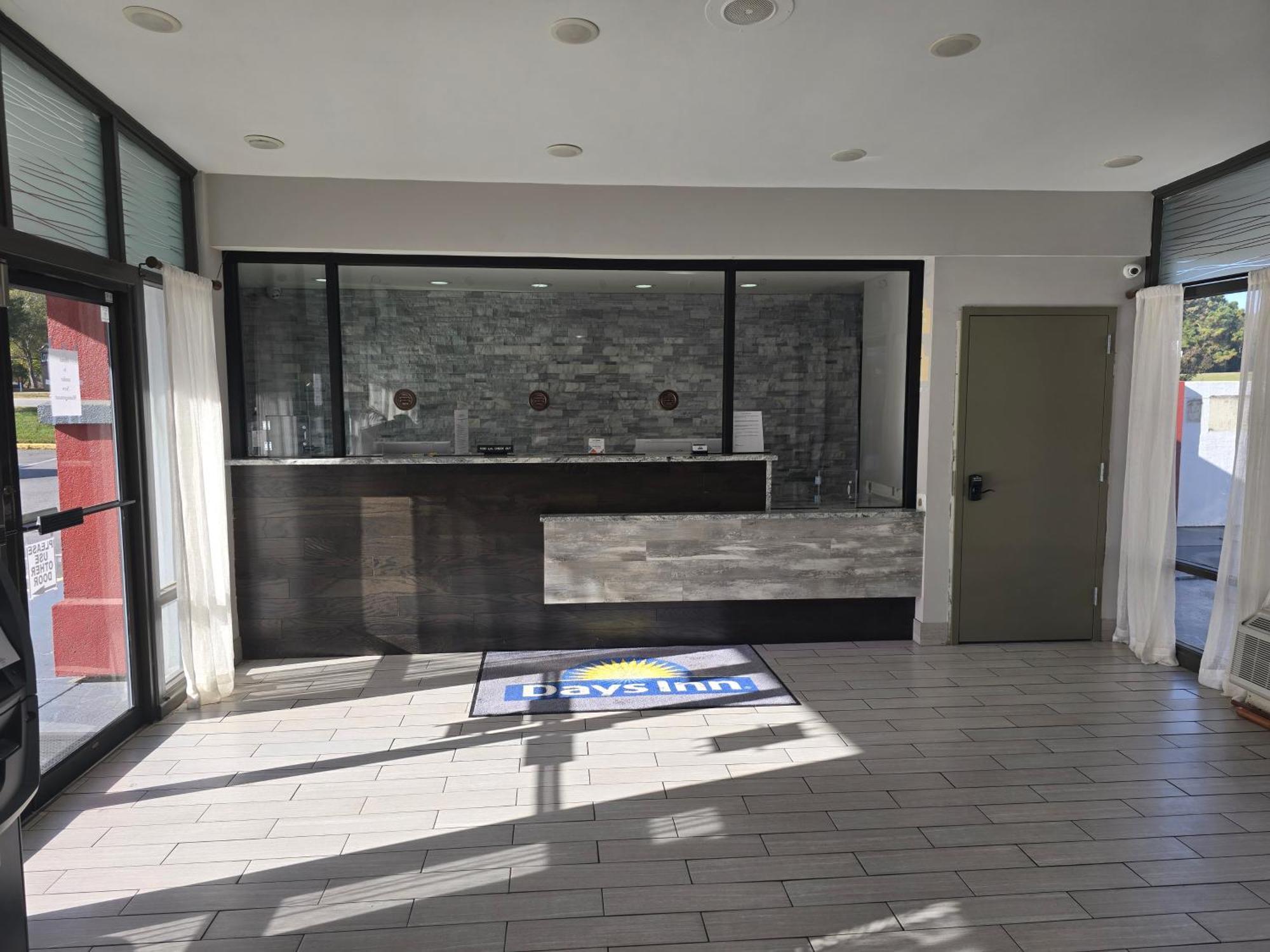 Days Inn By Wyndham Raleigh South Exterior photo